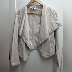 Short cream leather shawl collar jacket. Medium.